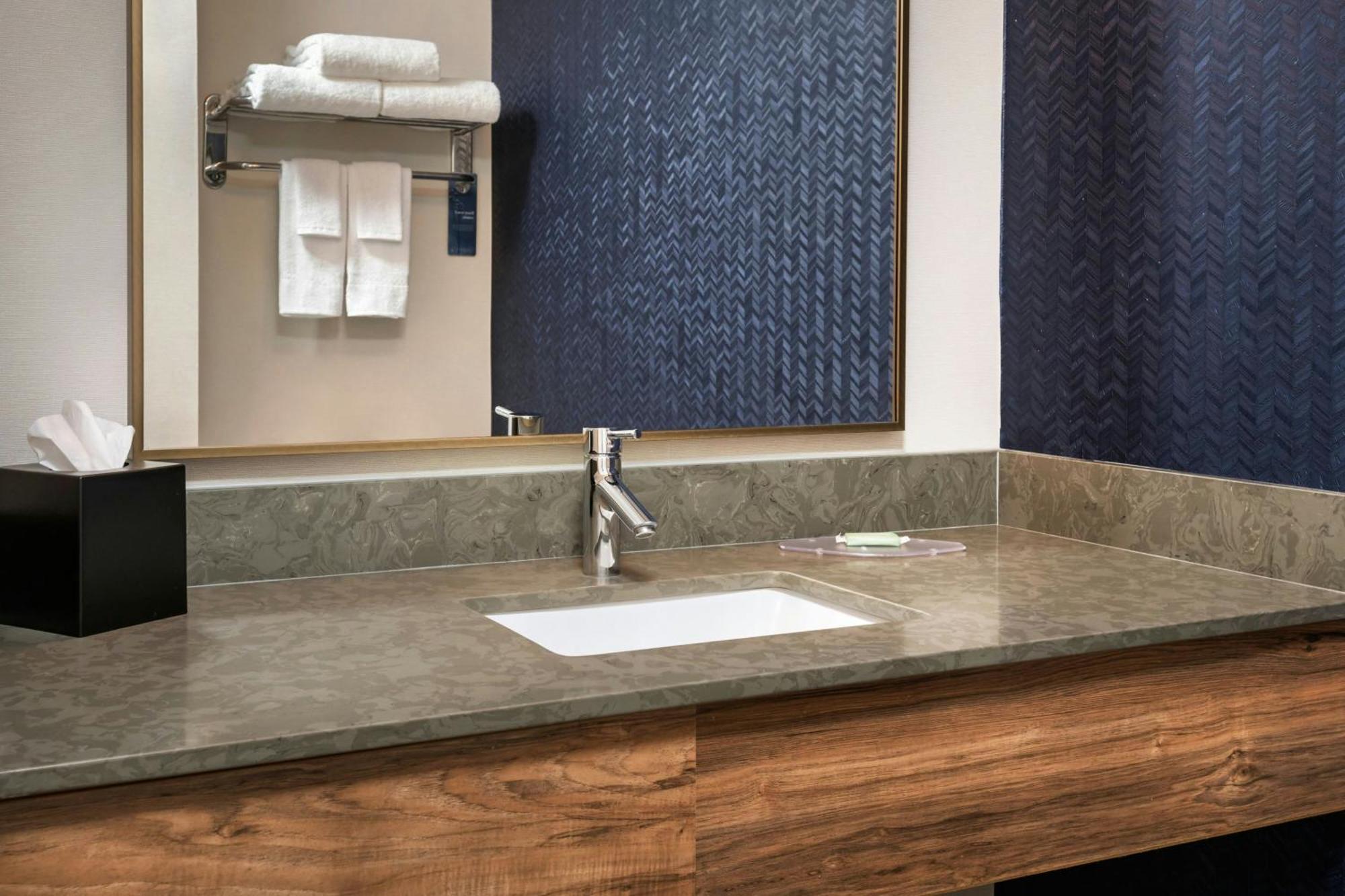 Fairfield Inn & Suites Woodbridge Avenel Luaran gambar