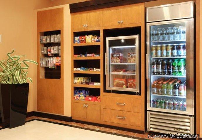Fairfield Inn & Suites Woodbridge Avenel Restoran gambar